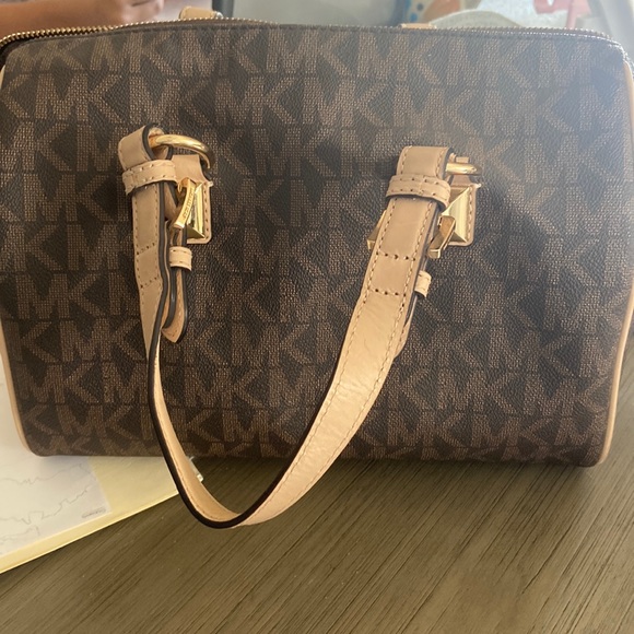 Usada unas cuantas veces esta como nueva